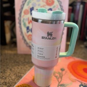 Stanley 40oz Quencher H2.0 Flowstate Tumbler in the Warm Serene Brushstrokes